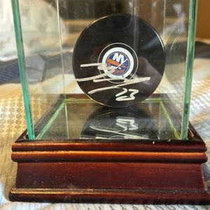 Matthew barzal signed puck
